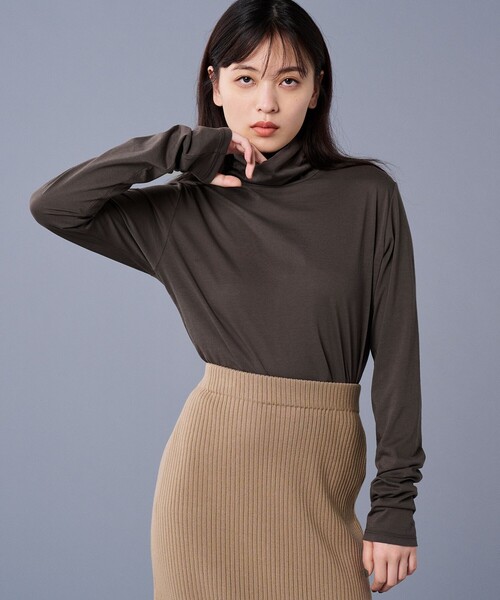 uncrave（アンクレイヴ）の「アルビニスタシフォン ハイネック カットソー（Tシャツ/カットソー・レディース・ブラック系/ホワイト系/ダークブラウン系・1/2）」の3枚目の写真