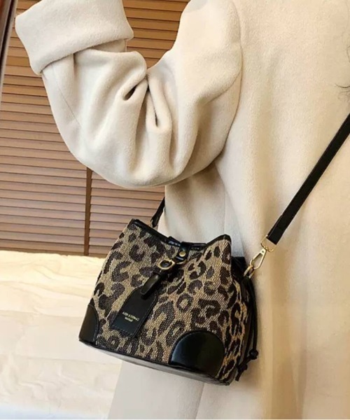 新作*ルブタン*Loubi54 ヒョウ柄スパンコール ショルダーバッグ Loubi54 Giddy ホワイト カーフレザー - Bags - Women
