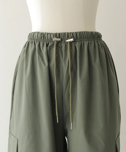 HER CLOSET(ハークローゼット)の「 【HER CLOSET】ワイドパラシュートカーゴパンツ WIDE PARACHUTE CARGO PANTS(カーゴパンツ・レディース・チャコール/カーキ/ブラック・FREE)」の8枚目の写真