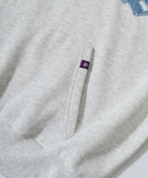 RE730(アールイーセブンサーティー)の「Denim applique embroidery pullover hoodie / デニムアップリケ刺繍プルオーバーパーカー/フーディー unisex(パーカー・メンズ・ブラック/ライトグレー・L/M)」の9枚目の写真