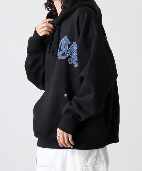 RE730(アールイーセブンサーティー)の「Denim applique embroidery pullover hoodie / デニムアップリケ刺繍プルオーバーパーカー/フーディー unisex(パーカー・メンズ・ブラック/ライトグレー・L/M)」の19枚目の写真
