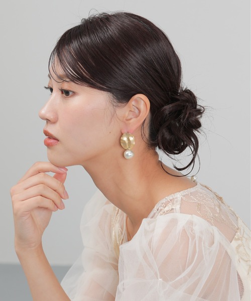 Kana(カナ)の「メタルプレート パール イヤリング パーティー 結婚式 お呼ばれ オケージョン(イヤリング・レディース・シルバー/ゴールド・フリー)」の6枚目の写真