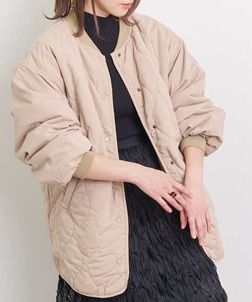 Fizz(フィズ)の「【Fizz/フィズ】 ウェーブキルトフロントボタンジャケット(ノーカラージャケット・レディース・ベージュ/アイボリー/ブラック/カーキ・M)」の1枚目の写真