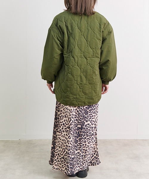 Fizz(フィズ)の「【Fizz/フィズ】 ウェーブキルトフロントボタンジャケット(ノーカラージャケット・レディース・ベージュ/アイボリー/ブラック/カーキ・M)」の16枚目の写真