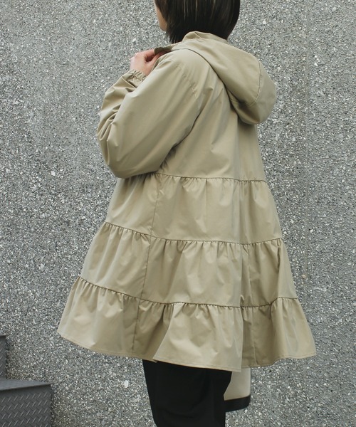 INCEDE（インシード）の「フード付きティアードコート（その他アウター・レディース・ベージュ/オフホワイト/ブラック・M/L/LL）」の5枚目の写真