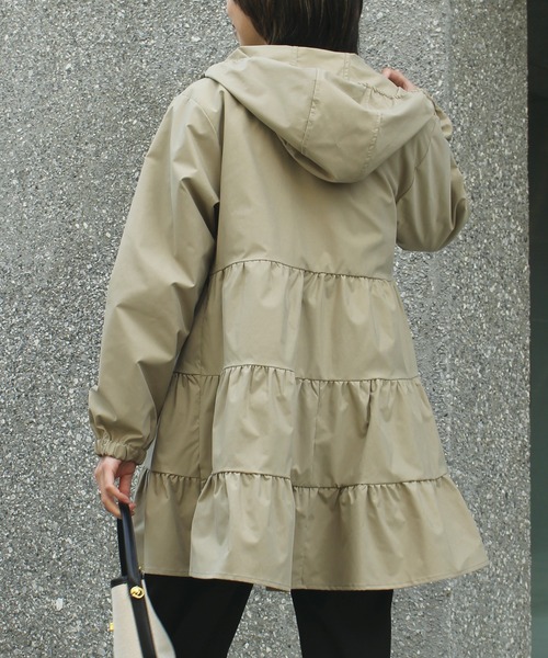 INCEDE（インシード）の「フード付きティアードコート（その他アウター・レディース・ベージュ/オフホワイト/ブラック・M/L/LL）」の6枚目の写真