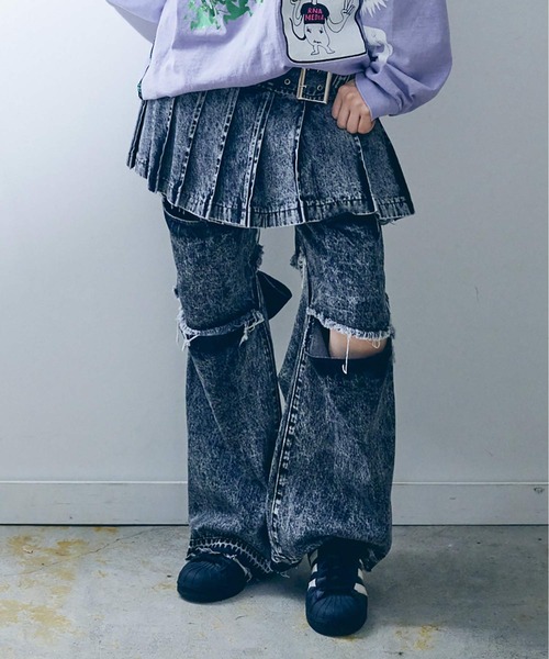 RNA（アールエヌエー）の「G1084 プリーツラップミニスカート（デニムスカート・レディース・ブラック/ブルー・MEDIUM）」の2枚目の写真