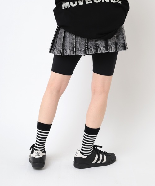 RNA（アールエヌエー）の「G1084 プリーツラップミニスカート（デニムスカート・レディース・ブラック/ブルー・MEDIUM）」の5枚目の写真