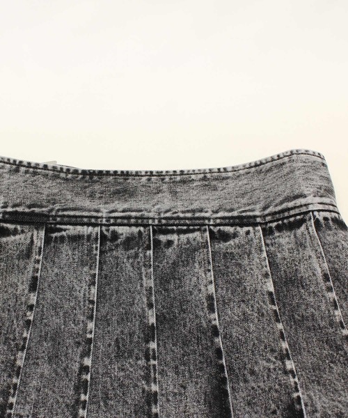 RNA（アールエヌエー）の「G1084 プリーツラップミニスカート（デニムスカート・レディース・ブラック/ブルー・MEDIUM）」の8枚目の写真