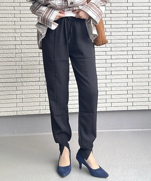 aquagarage(アクアガレージ)の「センター切り替えジョガーパンツ(その他パンツ・レディース・チャコール/ブラック/カーキ/ブルー・M/L/P)」の1枚目の写真