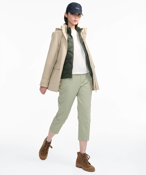 AIGLE(エーグル)の「防風 防水 透湿 GORE-TEX ゴアテックス 2レイヤー フーデッドコート / フード取り外し可(マウンテンパーカー・レディース・ベージュ/ダークブルー・35/38/36/40)」の16枚目の写真