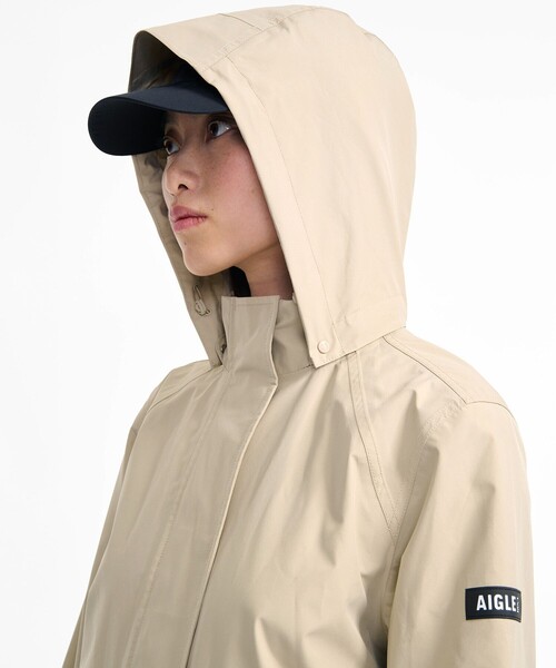 AIGLE(エーグル)の「防風 防水 透湿 GORE-TEX ゴアテックス 2レイヤー フーデッドコート / フード取り外し可(マウンテンパーカー・レディース・ベージュ/ダークブルー・35/38/36/40)」の19枚目の写真