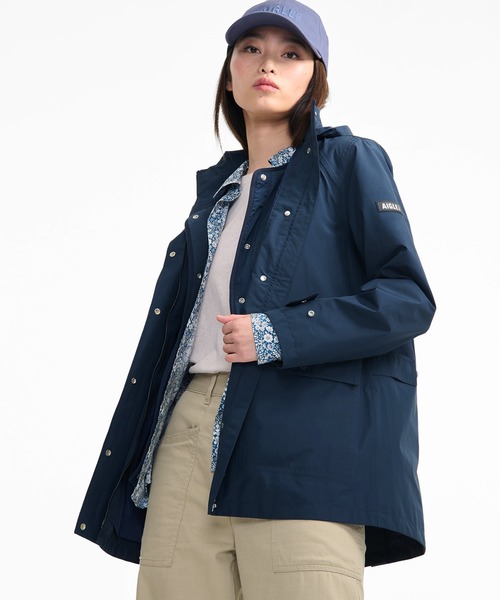 AIGLE(エーグル)の「防風 防水 透湿 GORE-TEX ゴアテックス 2レイヤー フーデッドコート / フード取り外し可(マウンテンパーカー・レディース・ベージュ/ダークブルー・35/38/36/40)」の2枚目の写真