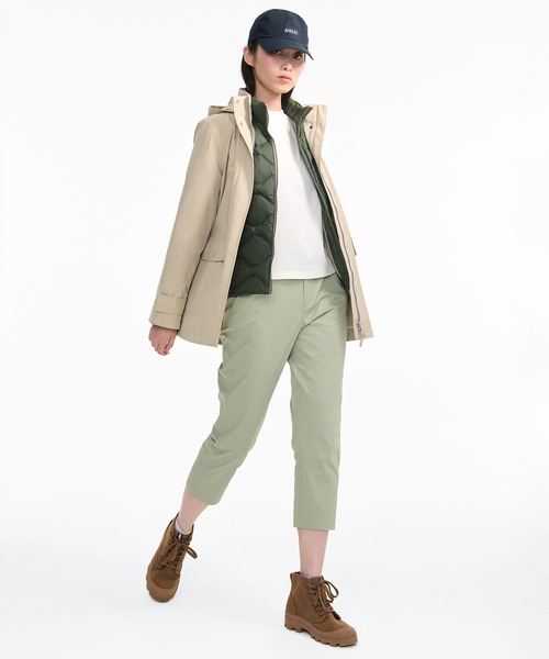 AIGLE(エーグル)の「防風 防水 透湿 GORE-TEX ゴアテックス 2レイヤー フーデッドコート / フード取り外し可(マウンテンパーカー・レディース・ベージュ/ダークブルー・35/38/36/40)」の4枚目の写真