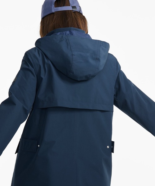 AIGLE(エーグル)の「防風 防水 透湿 GORE-TEX ゴアテックス 2レイヤー フーデッドコート / フード取り外し可(マウンテンパーカー・レディース・ベージュ/ダークブルー・35/38/36/40)」の12枚目の写真