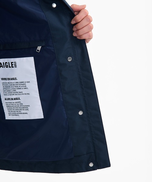 AIGLE(エーグル)の「防風 防水 透湿 GORE-TEX ゴアテックス 2レイヤー フーデッドコート / フード取り外し可(マウンテンパーカー・レディース・ベージュ/ダークブルー・35/38/36/40)」の14枚目の写真