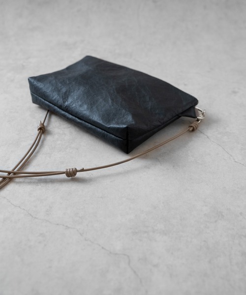 Senti(センティ)の「Dyneema(R) Leather 2WAY SACOCHE 超軽量ダイニーマレザー2WAYサコッシュ(ショルダーバッグ・メンズ・ブラック/ブラック系その他・FREE)」の13枚目の写真