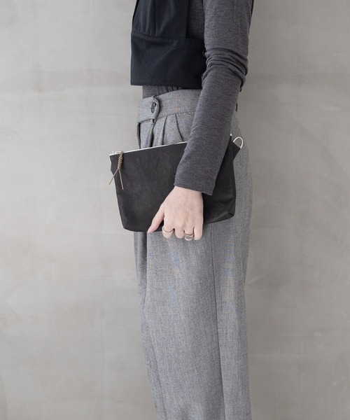 Senti(センティ)の「Dyneema(R) Leather 2WAY SACOCHE 超軽量ダイニーマレザー2WAYサコッシュ(ショルダーバッグ・メンズ・ブラック/ブラック系その他・FREE)」の7枚目の写真