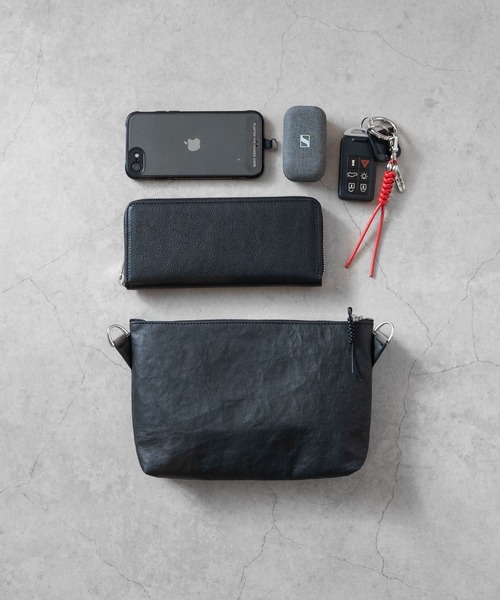 Senti(センティ)の「Dyneema(R) Leather 2WAY SACOCHE 超軽量ダイニーマレザー2WAYサコッシュ(ショルダーバッグ・メンズ・ブラック/ブラック系その他・FREE)」の18枚目の写真