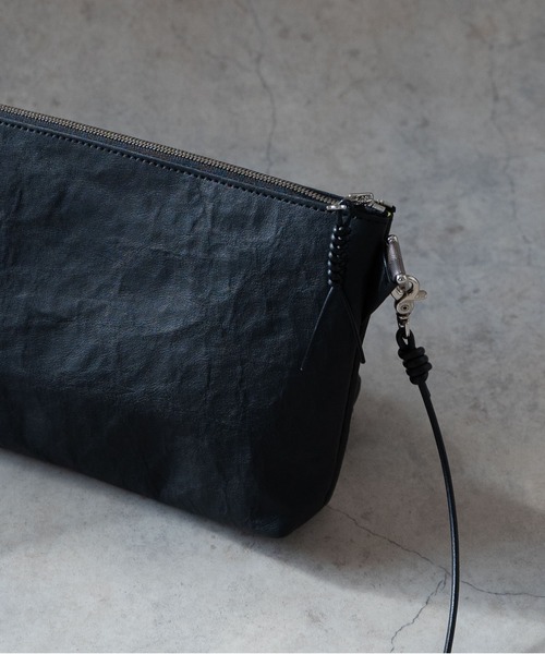 Senti(センティ)の「Dyneema(R) Leather 2WAY SACOCHE 超軽量ダイニーマレザー2WAYサコッシュ(ショルダーバッグ・メンズ・ブラック/ブラック系その他・FREE)」の17枚目の写真