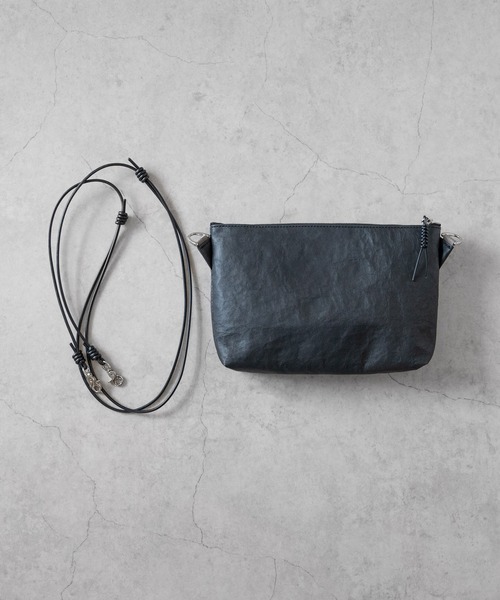 Senti(センティ)の「Dyneema(R) Leather 2WAY SACOCHE 超軽量ダイニーマレザー2WAYサコッシュ(ショルダーバッグ・メンズ・ブラック/ブラック系その他・FREE)」の21枚目の写真