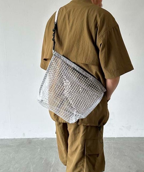 TIMELESS COMFORT（タイムレスコンフォート）の「WEEKEND(ER)（ウィークエンダー）GRID ROLLTOP S（ショルダーバッグ・メンズ・グレー/オレンジ・ONE SIZE）」の2枚目の写真