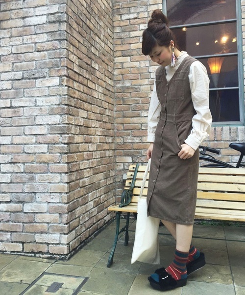 Kastane（カスタネ）の「前開きコーデュロイOP（ワンピース・レディース・カーキ/ブラック・FREE）」の2枚目の写真