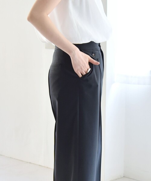 quaranciel(カランシエル)の「quaranciel: フラップ デザイン センター シーム セミ ワイド パンツ(セットアップ対応)(その他パンツ・レディース・ベージュ/ネイビー・36/38/40)」の9枚目の写真