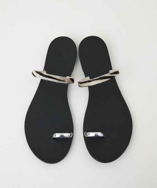 NICOLAS LAINAS（ニコラスライナス）の「【WEB限定サイズあり】【NICOLAS LAINAS】フラットサンダル（サンダル・レディース・ゴールド/シルバー・38/37/36/39）」の7枚目の写真