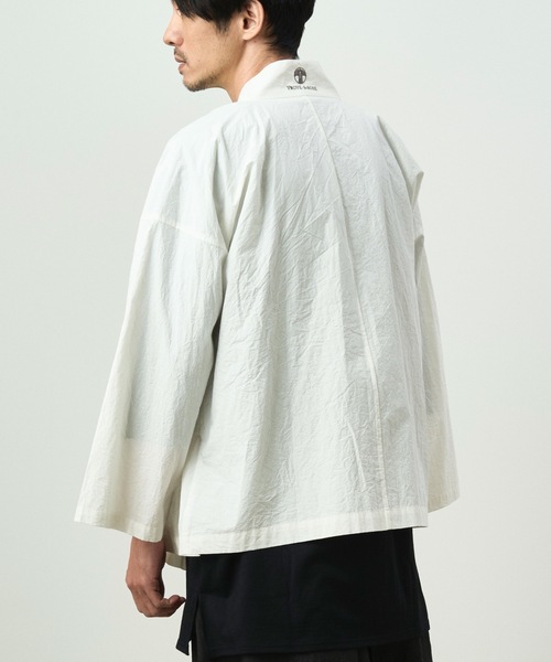 和ROBE（ワローブ）の「WA Y SHIRT TECH（カーディガン/ボレロ・メンズ・ホワイト/チャコール/ブラック・2/3）」の8枚目の写真