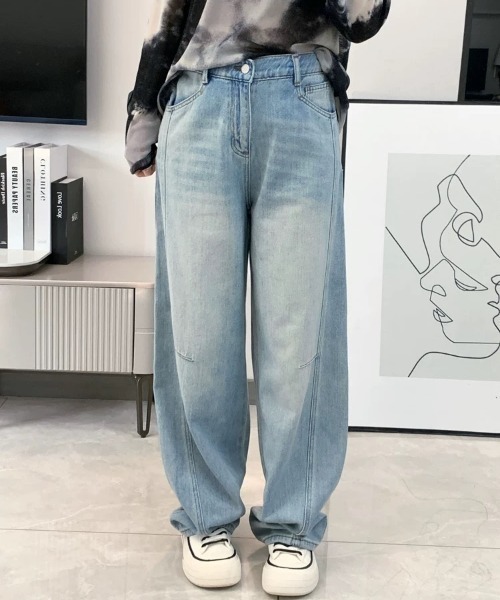 gossip！ロサンゼルス（ゴシップロサンゼルス）の「ワイドレッグ バレルデニムパンツ（デニムパンツ・レディース・ライトブルー・S/M）」の2枚目の写真