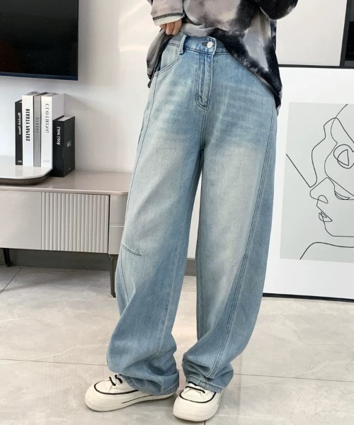 gossip！ロサンゼルス（ゴシップロサンゼルス）の「ワイドレッグ バレルデニムパンツ（デニムパンツ・レディース・ライトブルー・S/M）」の3枚目の写真