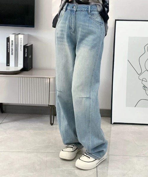 gossip！ロサンゼルス（ゴシップロサンゼルス）の「ワイドレッグ バレルデニムパンツ（デニムパンツ・レディース・ライトブルー・S/M）」の4枚目の写真