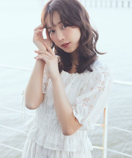 earth music&ecology（アースミュージックアンドエコロジー）の「透かし花柄ブラウス（シャツ/ブラウス・レディース・ブラック/アイボリー・FREE）」の14枚目の写真