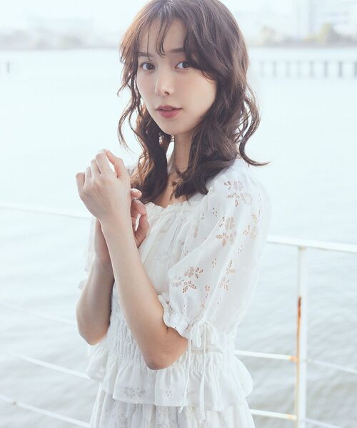 earth music&ecology（アースミュージックアンドエコロジー）の「透かし花柄ブラウス（シャツ/ブラウス・レディース・ブラック/アイボリー・FREE）」の15枚目の写真