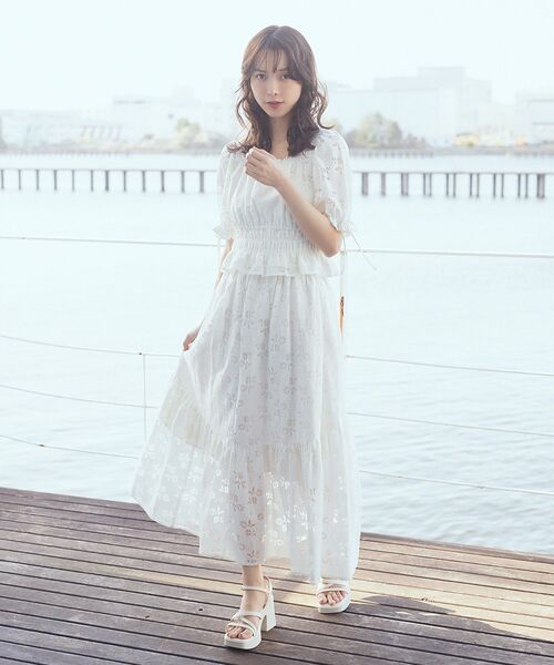 earth music&ecology（アースミュージックアンドエコロジー）の「透かし花柄ブラウス（シャツ/ブラウス・レディース・ブラック/アイボリー・FREE）」の17枚目の写真