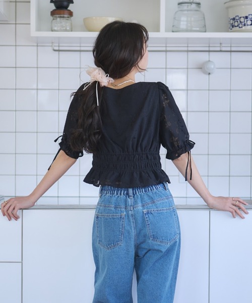 earth music&ecology（アースミュージックアンドエコロジー）の「透かし花柄ブラウス（シャツ/ブラウス・レディース・ブラック/アイボリー・FREE）」の5枚目の写真