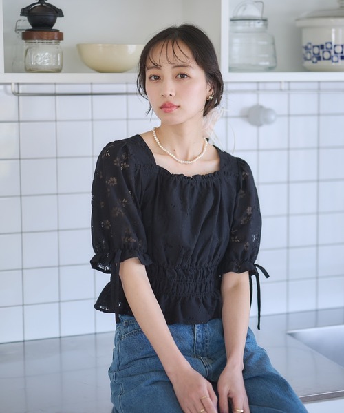 earth music&ecology（アースミュージックアンドエコロジー）の「透かし花柄ブラウス（シャツ/ブラウス・レディース・ブラック/アイボリー・FREE）」の4枚目の写真