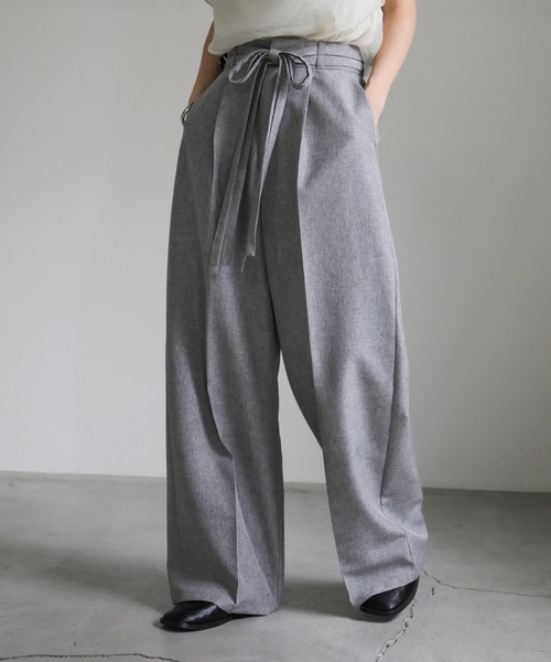 select MOCA(セレクトモカ)の「ダブルベルトワイドパンツ(スラックス・レディース・グレー/ブラック・MEDIUM/LARGE)」の11枚目の写真