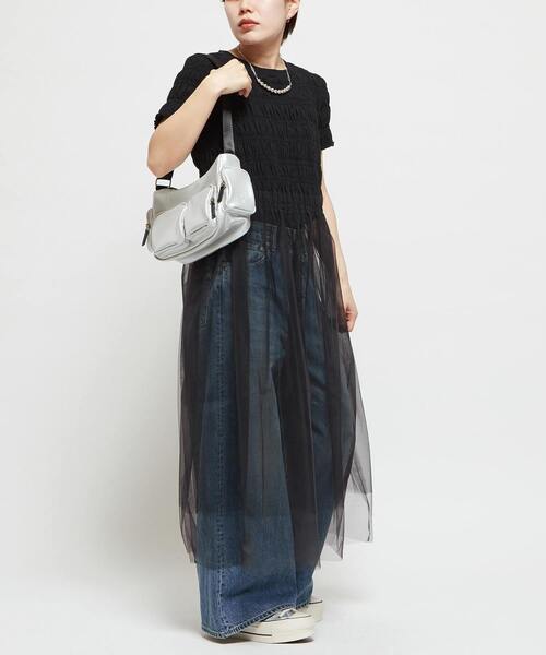 CONVERSE TOKYO（コンバーストウキョウ）の「【HL】SHIRRING TULLE DOCKING DRESS（ワンピース・レディース・ホワイト/ブラック/ブルー・FREE）」の4枚目の写真