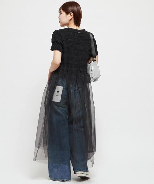 CONVERSE TOKYO（コンバーストウキョウ）の「【HL】SHIRRING TULLE DOCKING DRESS（ワンピース・レディース・ホワイト/ブラック/ブルー・FREE）」の6枚目の写真