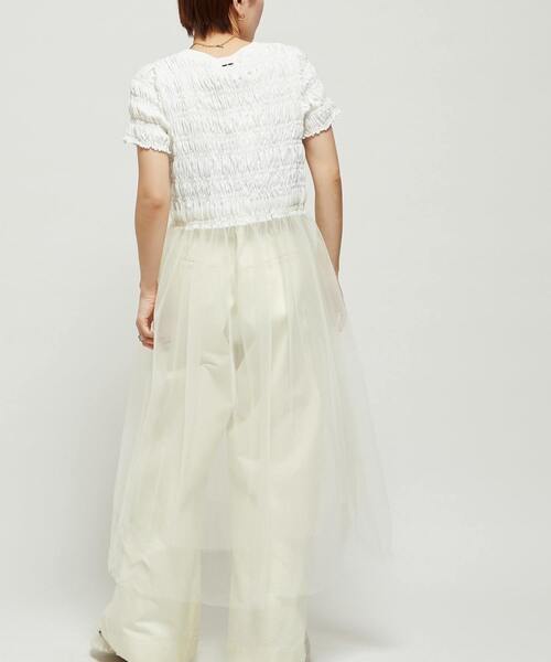 CONVERSE TOKYO（コンバーストウキョウ）の「【HL】SHIRRING TULLE DOCKING DRESS（ワンピース・レディース・ホワイト/ブラック/ブルー・FREE）」の9枚目の写真