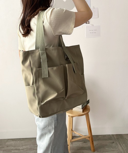 Dewlily（デューリリー）の「旅行映え◎荷物多めの推し活にもおすすめ♪大容量2WAYショルダーバッグ（ショルダーバッグ・レディース・ホワイト/カーキ/ブラック/ブルー・FREE）」の3枚目の写真