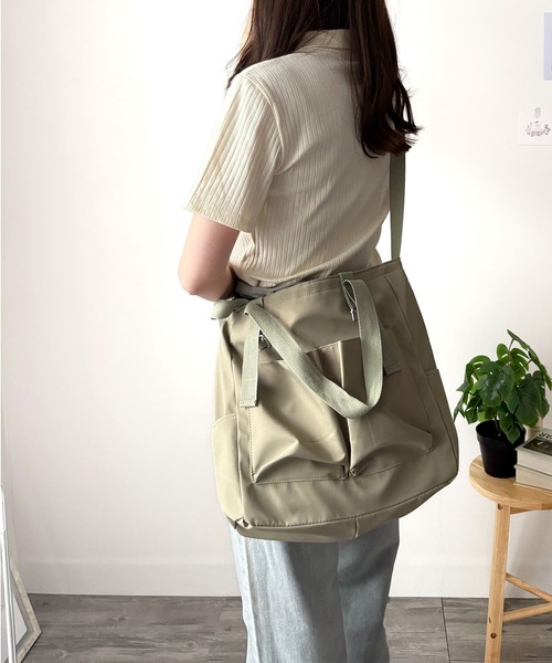 Dewlily（デューリリー）の「旅行映え◎荷物多めの推し活にもおすすめ♪大容量2WAYショルダーバッグ（ショルダーバッグ・レディース・ホワイト/カーキ/ブラック/ブルー・FREE）」の6枚目の写真