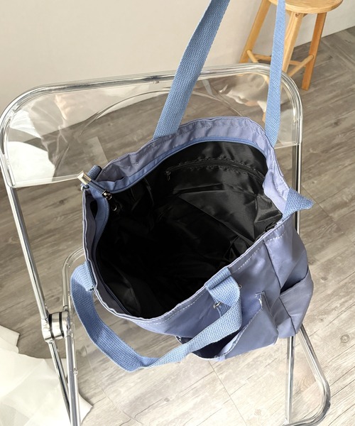 Dewlily（デューリリー）の「旅行映え◎荷物多めの推し活にもおすすめ♪大容量2WAYショルダーバッグ（ショルダーバッグ・レディース・ホワイト/カーキ/ブラック/ブルー・FREE）」の15枚目の写真