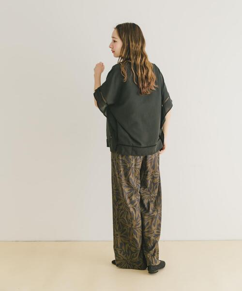 ITEMS URBANRESEARCH（アイテムズ アーバンリサーチ）の「ハンカチーフデザインブラウス（シャツ/ブラウス・レディース・ブラック/ホワイト・FREE）」の4枚目の写真