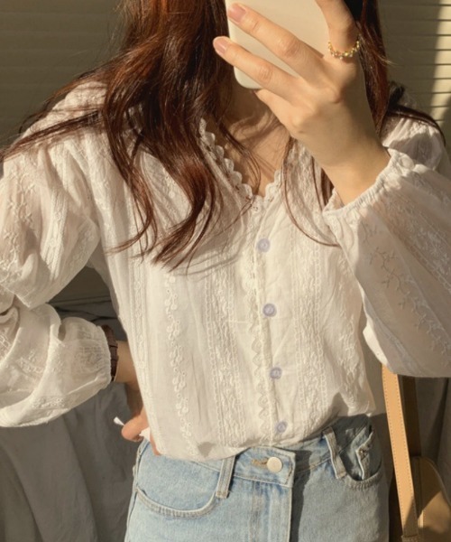 Ritzy(リッツィー)の「レースデザイン Vネック ブラウス(シャツ/ブラウス・レディース・ホワイト・M/L/XL)」の2枚目の写真