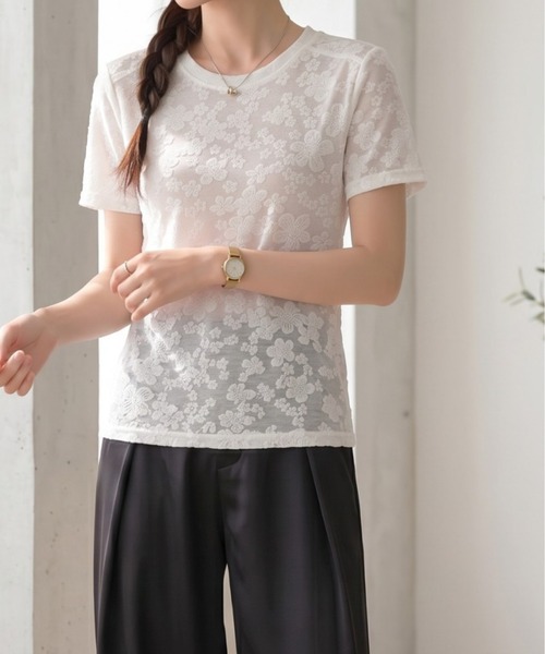 Per sist ence(パーシエンス)の「フラワーシアーレース半袖トップス(Tシャツ/カットソー・レディース・ホワイト/ブラック・ONE SIZE)」の1枚目の写真