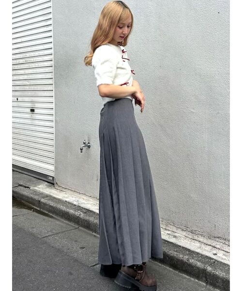 CALNAMUR（カルナムール）の「ランダムプリーツロングスカート（スカート・レディース・チャコールグレー/ライトグレー・FREE/SMALL/MEDIUM）」の3枚目の写真