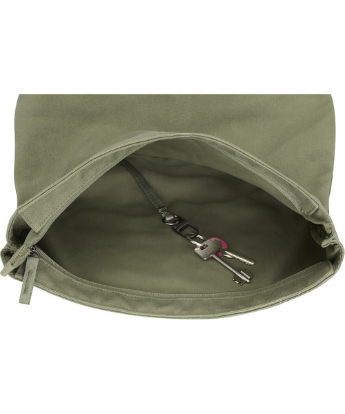 MOLESKINE（モレスキン）の「レジェンダリー トラベル バックパック ロールトップ バックパック ミリタリーグリーン（バックパック/リュック・メンズ・グリーン系その他2・ONE SIZE）」の15枚目の写真